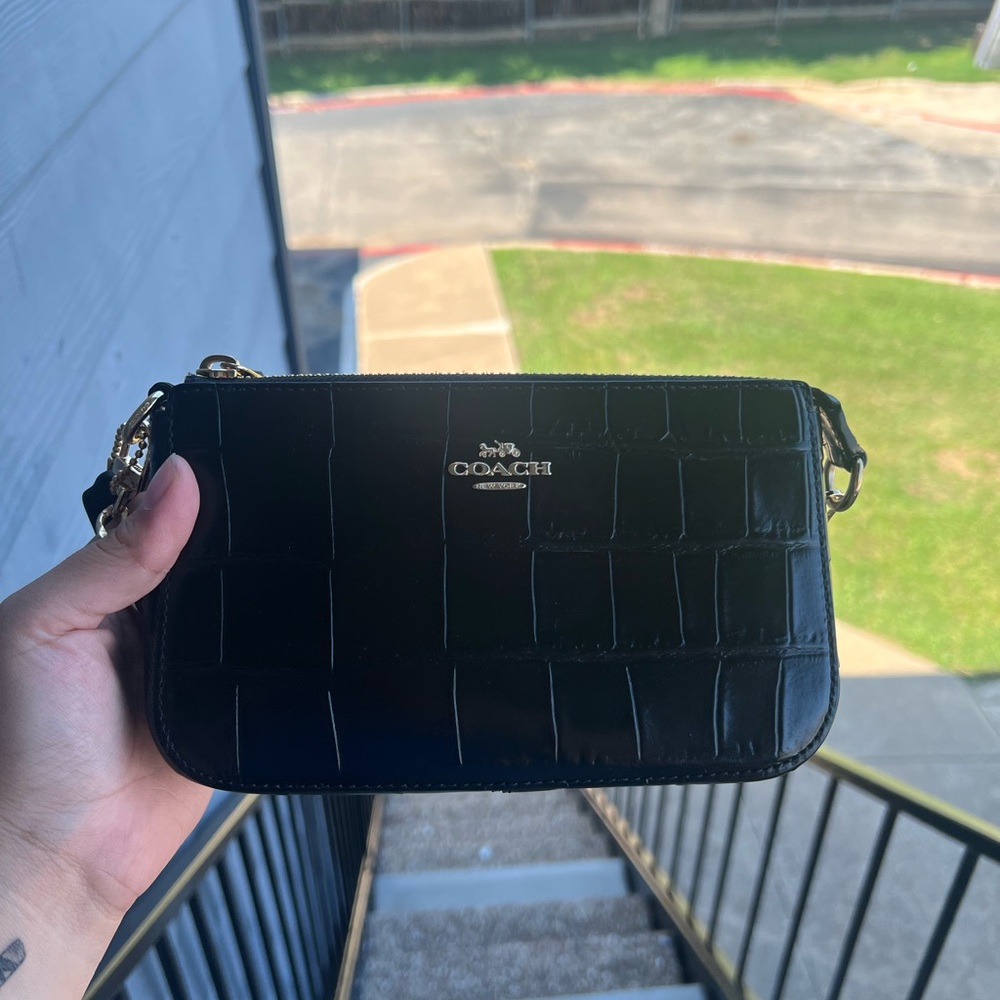 Coach Nolita 19